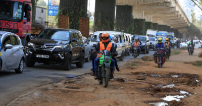 Copertina di Kenya, taxi si schianta contro un camion: morta turista italiana di 52 anni