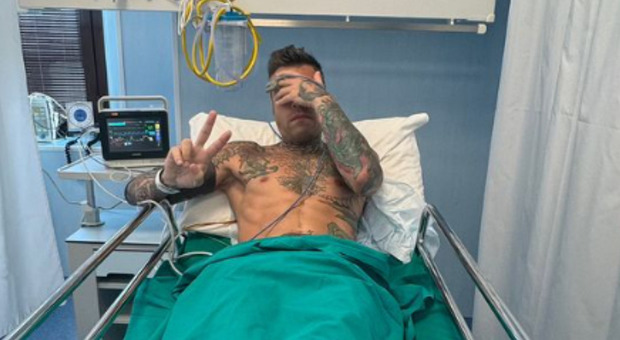 Fedez è stato dimesso dall’ospedale dopo tre giorni ed è tornato a casa. Era stato ricoverato in Gastroenterologia “per un episodio di sanguinamento”