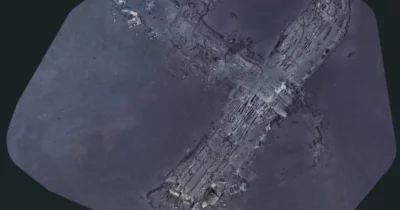 Copertina di Ritrovato dopo oltre 70 anni il relitto Pan Am del 1952: lo schianto e poi l’affondo nell’oceano in 3 minuti, la ricostruzione del disastro che introdusse le istruzioni di sicurezza sui voli