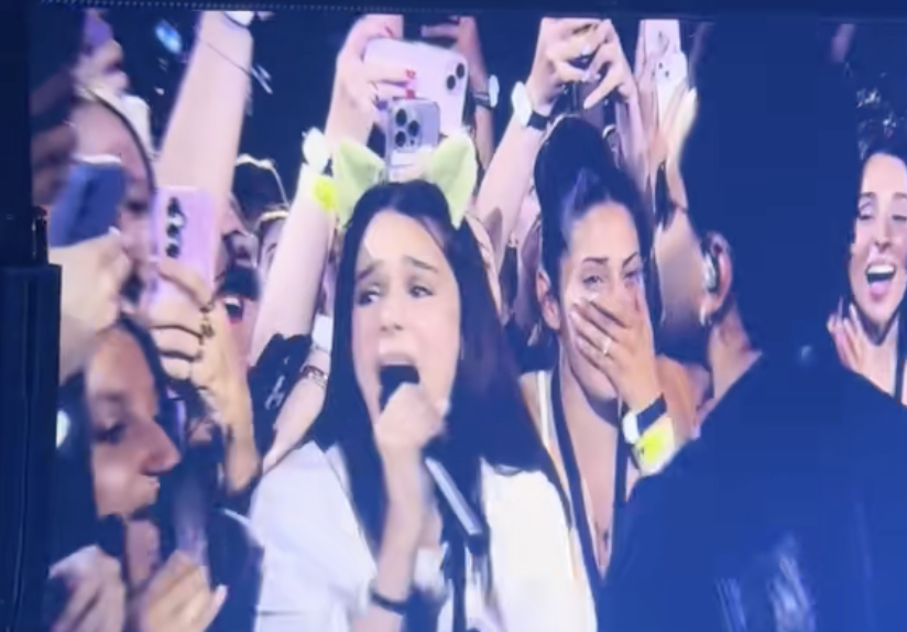 the weeknd passa il microfono a una fan lei apre bocca e il palco quasi crolla il momento divertente dello show diventa virale sui social 8211 il video da Ilfattoquotidiano.it the weeknd passa il microfono a una fan lei apre bocca e il palco quasi crolla il momento divertente dello show diventa virale sui social 8211 il video