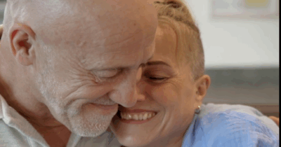 Copertina di “Una telefonata e abbiamo scoperto di essere fratelli di sangue”: la storia di Dave Green e Andrea Urmston per anni colleghi di lavoro e migliori amici