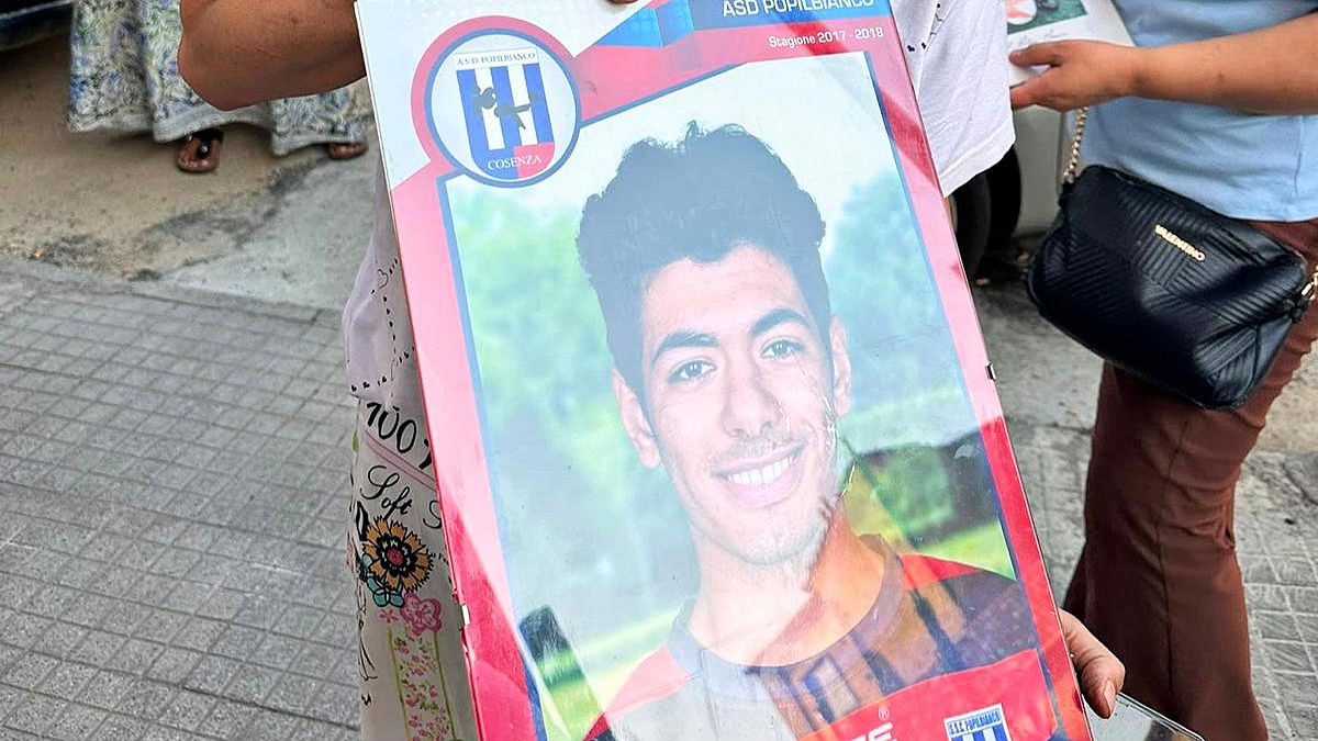 morto durante perquisizione a cosenza l8217avvocato con un ragazzo cos236 fragile servivano altre cautele da Ilfattoquotidiano.it morto durante perquisizione a cosenza l8217avvocato con un ragazzo cos236 fragile servivano altre cautele