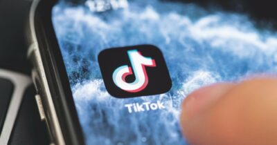 Copertina di “TikTok viola norme su minori”: rischio multa da 10 mld dall’Ue