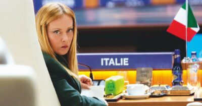 Copertina di Chat Delmastro, il partito è nel panico: “Sms imbarazzanti e che lo smentiscono”