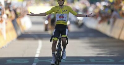 Copertina di Tour de France, Pogacar riscrive un altro pezzo di storia del ciclismo: polverizzato il record di Pantani sull’Alpe d’Huez dopo una rimonta epica