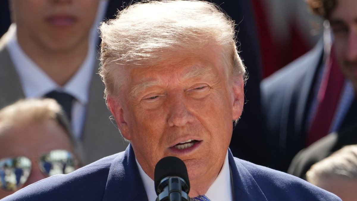 trump sprofonda nei sondaggi gradimento al 30 mentre cresce la sfiducia tra i maga e la camera vota contro la guerra in iran da Ilfattoquotidiano.it trump sprofonda nei sondaggi gradimento al 30 mentre cresce la sfiducia tra i maga e la camera vota contro la guerra in iran