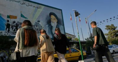 Copertina di Pausa dei raid Usa in Iran, media: “Israele si aspettava un attacco importante”. Si accende lo scontro tra Houthi e sauditi