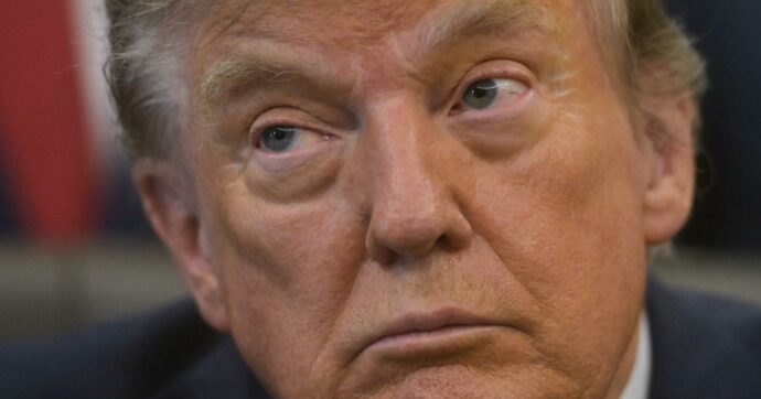 Trump: “Ritiro dell’attacco su richiesta dell’Iran e di altri Paesi, ora accordo”. Ma Teheran smentisce: “Avete esaurito i vostri sistemi di difesa”