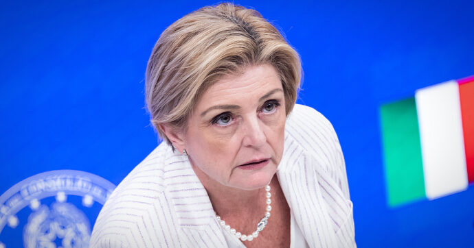 La ministra Calderone a un giovane che lascia l’Italia: “Siamo il paese più bello del mondo, qui garanzie senza eguali”