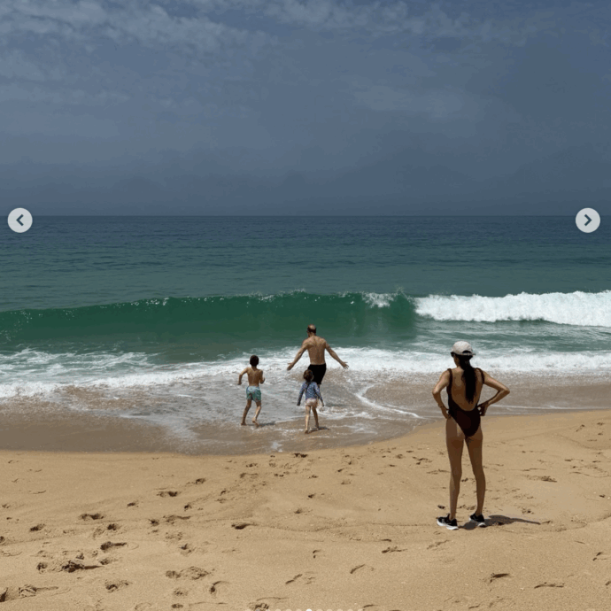 “Harry e Meghan vivono una vita da sogno ma sono sempre tristi e arrabbiati”: cosa si cela dietro le foto della vacanza di famiglia al mare in Portogallo