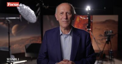 Copertina di Luigi Bignami: “Gli Ufo? In Norvegia ne ho viste alcune anch’io di luci e non ho spiegazioni possibili. Gli alieni potrebbero aver costruito robot in grado di autoreplicarsi e averli mandati qui sulla Terra”