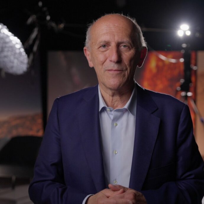 Luigi Bignami: “Gli Ufo? In Norvegia ne ho viste alcune anch’io di luci e non ho spiegazioni possibili. Gli alieni potrebbero aver costruito robot in grado di autoreplicarsi e averi mandati qui sulla Terra”