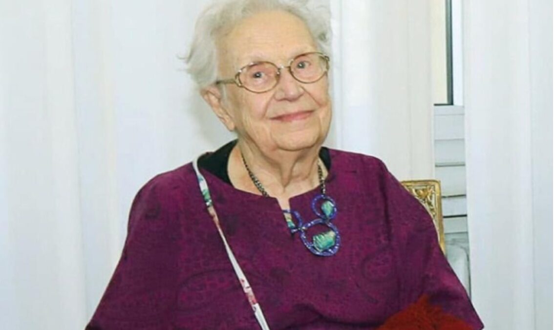 “Come mi sveglio la mattina a 103 anni? Contenta, quando vedo la luce. Ho conosciuto Guglielmo Marconi e Umberto Eco, la mia longevità è tutta merito di mio nonno”: la storia di Clara Martelli