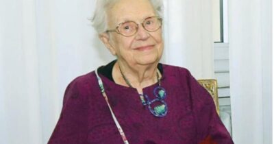 Copertina di “Come mi sveglio la mattina a 103 anni? Contenta, quando vedo la luce. Ho conosciuto Guglielmo Marconi e Umberto Eco, la mia longevità è tutta merito di mio nonno”: la storia di Clara Martelli