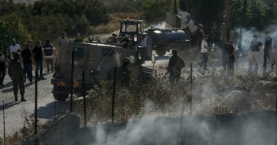 Copertina di West Bank, “vendetta” dei coloni:  assalti e demolizioni, c’è pure l’Idf