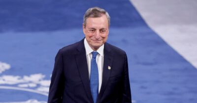 Copertina di La richiesta del Pd al M5S per aiutare Elly Schlein: “Non attaccate Draghi”