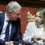 Copertina di Caro benzina, a Milano vola oltre i 2 euro. Schlein: “E Meloni tace”. Il ministro Urso invoca azioni, Appendino: “Ben svegliato”
