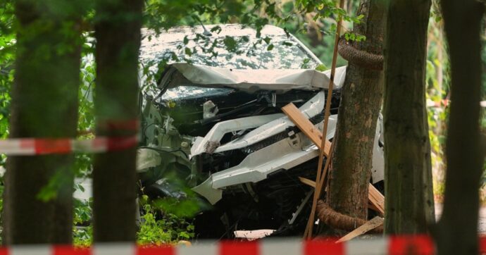 Berlino, ucciso l’attentatore in fuga: scontro con la polizia che ha aperto il fuoco. Il furgone sulla folla durante il Pride: morta una donna