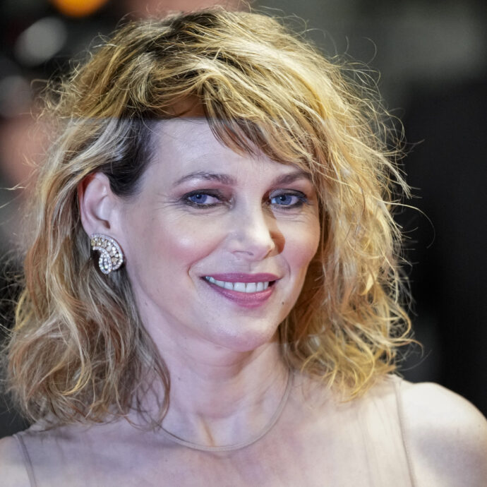 “Spesso i figli fanno da collante a tanti matrimoni e, quando uno di loro viene a mancare, quel collante si scioglie completamente. C’è chi si fa un amante, io non riuscirei”: così Barbora Bobulova