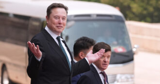 Copertina di “Nei prossimi 10 anni AI e robot sostituiranno i lavoratori. Il lavoro sarà opzionale”. Che cos’ha detto Musk nell’intervista all’Economist