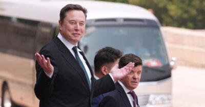 Copertina di “Nei prossimi 10 anni AI e robot sostituiranno i lavoratori. Il lavoro sarà opzionale”. Che cos’ha detto Musk nell’intervista all’Economist