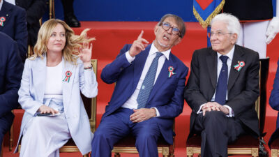 Copertina di La Russa lancia Meloni al Colle: “Diventerà Capo dello Stato”. Schlein: “Il potere è la loro ossessione e la pessima legge elettorale serve a questo”