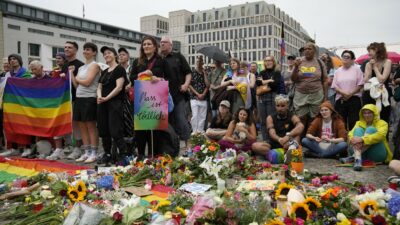 Copertina di Attentato al Pride di Berlino, la vittima è una donna polacca di 65 anni. Migliorano le condizioni degli altri feriti, nessuno in pericolo di vita
