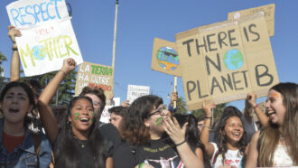 Copertina di Il messaggio delle climate litigation alla finanza: basta sostenere progetti fossili!