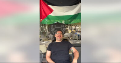 Copertina di Osteria padovana espone la bandiera della Palestina e i clienti israeliani disdicono la prenotazione: “Se è un problema non venite”