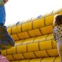 Copertina di Il vento scardina una struttura gonfiabile a Roccaraso: feriti tre bambini, una in codice rosso
