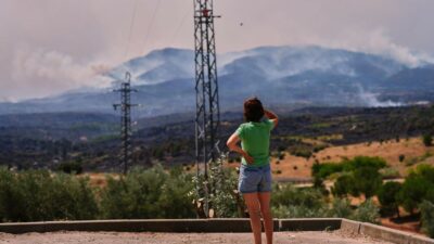 Copertina di Non basta spegnere gli incendi quando sono già iniziati: clima e incuria rendono vulnerabili i territori
