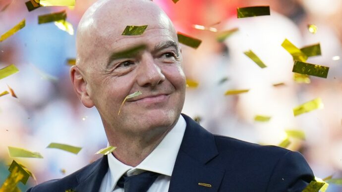 Il delirio di Infantino contro la stampa che ha osato criticarlo: “Voi seminate odio, io diffondo amore”. La sua lettera smentita punto per punto