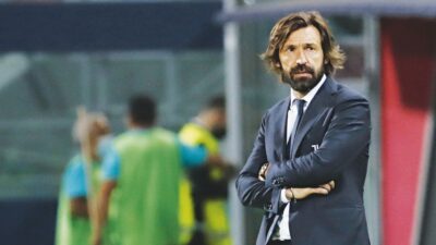 Copertina di Farsa anti-putiniana: Pirlo lascia su input dei centrini