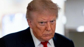 Trump dopo la minaccia di Mosca a Londra: “Ho sentito Putin, non attaccherà i Paesi Nato”. Nyt: “Per il capo della Cia la situazione della guerra è cupa”