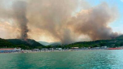 Copertina di Francia e Spagna ancora a fuoco. Nel Gargano 10 milioni di danni