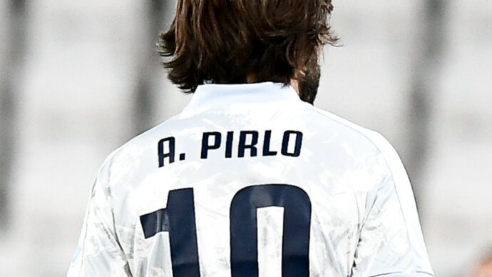 Le scommesse, l’amichettismo e la miseria della politica: da Pirlo ai pirla il passo è breve | il commento