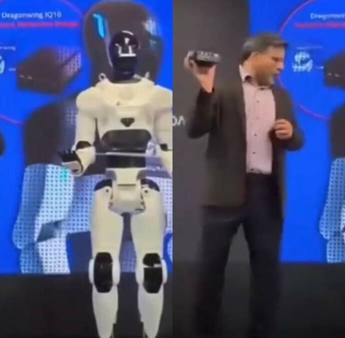 Il robot umanoide si blocca e “muore” sul palco durante la sua presentazione al pubblico: gli addetti lo coprono con un telo nero e lo portano via sotto gli occhi sconvolti dei presenti – VIDEO