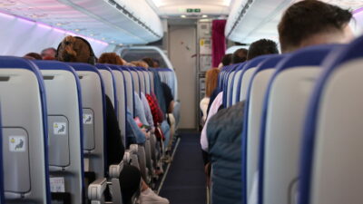 Copertina di “Installazione non corretta dei sedili su centinaia di aerei Boeing 737 Max, ci sono rischi per la sicurezza dei passeggeri”: il nuovo allarme dell’agenzia statunitense per l’aviazione civile