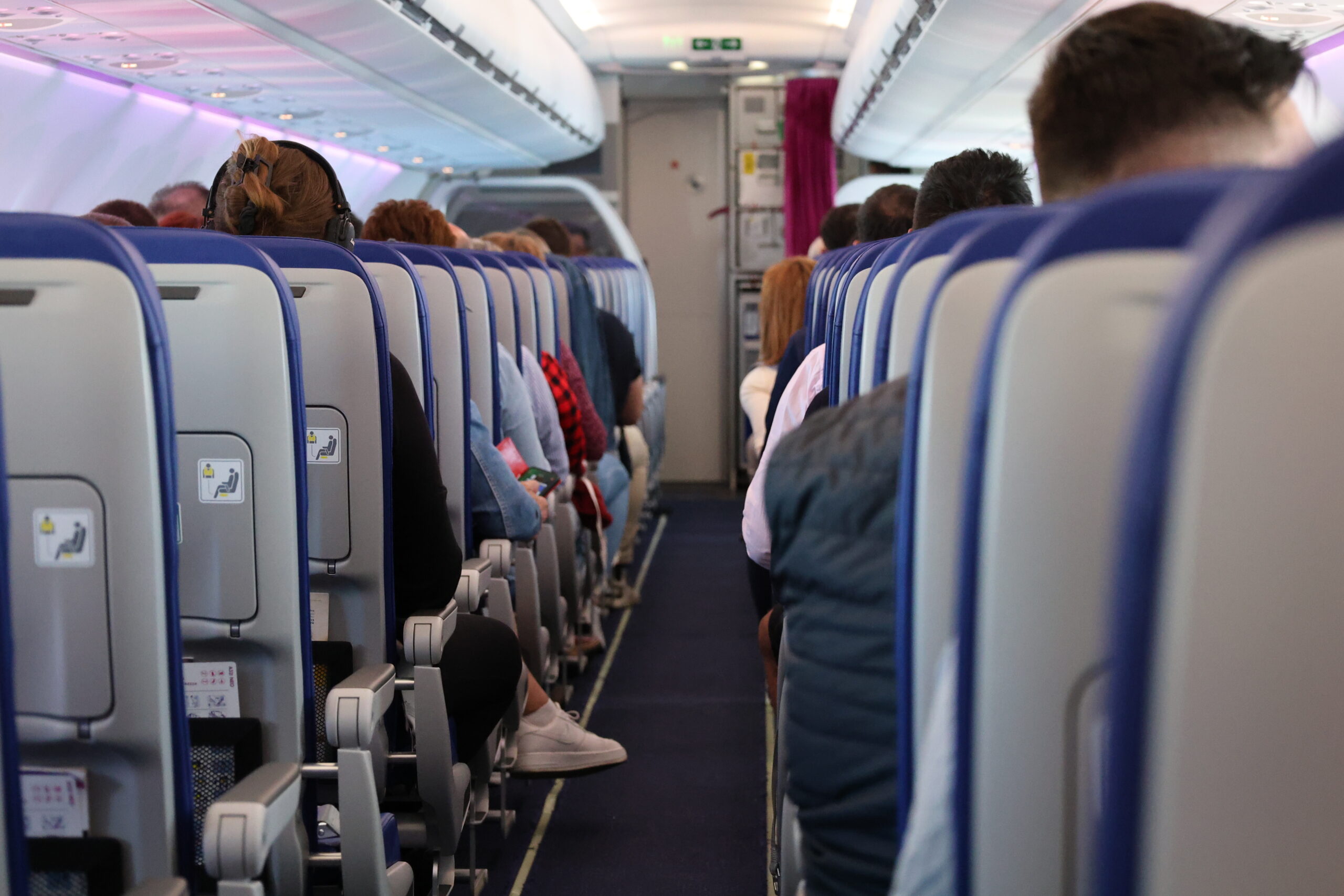 “C’è una bomba a bordo di questo aereo”: passeggera lancia l’allarme sul volo Malpensa-Jeddah, piloti costretti all’atterraggio d’emergenza a Fiumicino