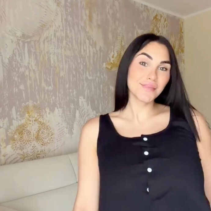 “In gravidanza ho preso 23 chili, il post-partum non è semplice. La vita degli altri va avanti normalmente, ma la mia è cambiata radicalmente. Prima pensavo solo a me stessa”: così Gabriela Chieffo