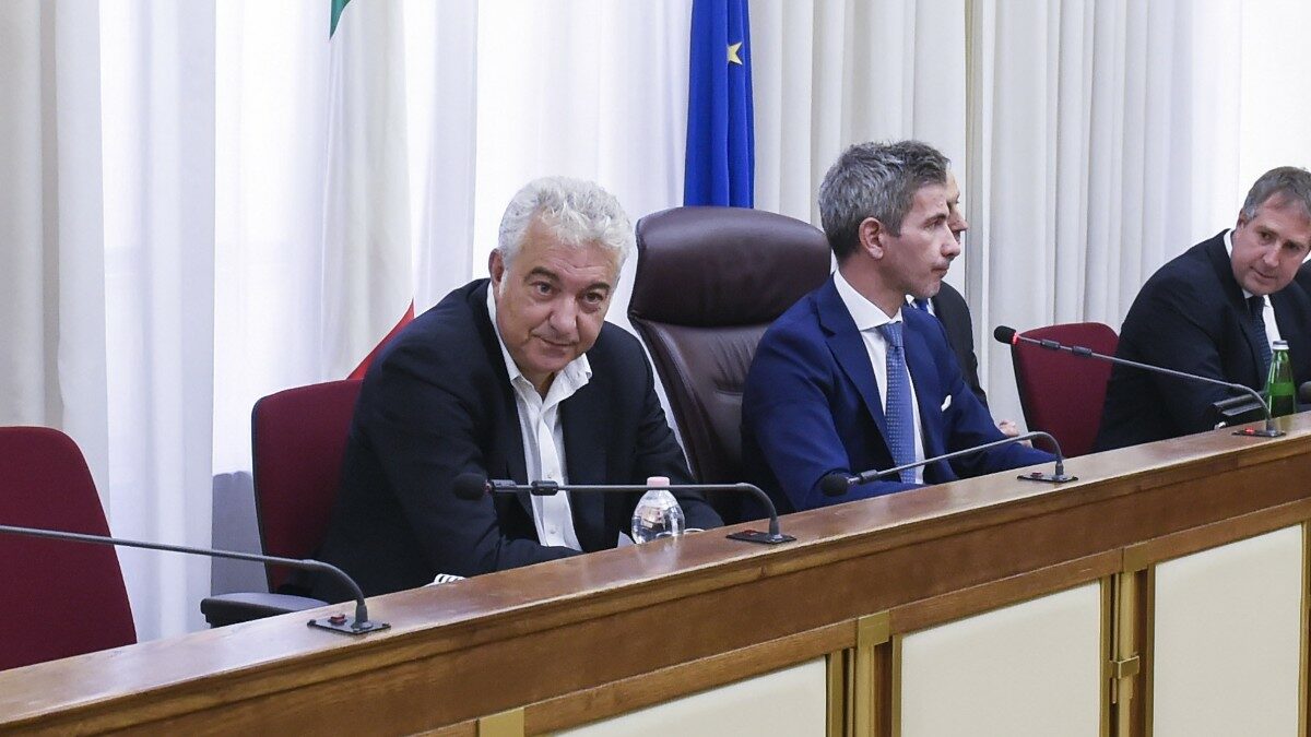 Covid, l’audizione di Arcuri: “Si potevano usare dispositivi non CE. Ciciliano non ha mai parlato di mascherine farlocche. Con Conte lavorato per salvare vite”