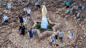 Copertina di Vandalizzate le statue della madonna a Medjugorje: arrestato 31enne, già protagonista di un documentario