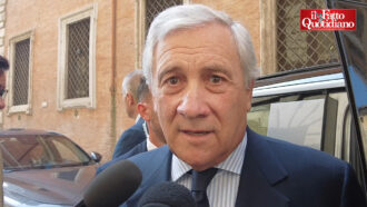 Copertina di Tajani avverte il governo: “Su intercettazioni e preferenze la posizione di Forza Italia non cambia ma il governo non rischia”