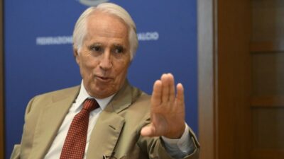 Copertina di Avevano ragione i Romani: panem et circenses, ossia come il tifo ha sostituito la politica