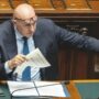 Copertina di Crosetto: “Le armi sono medicine”. Ma la Lega fa muro anti-fondi Safe