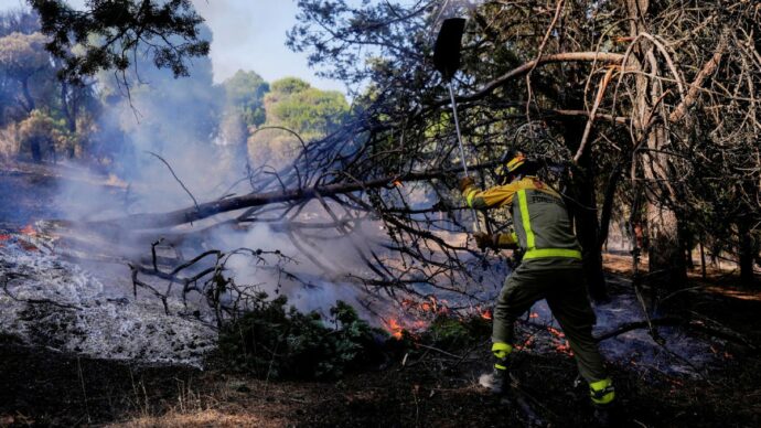 Incendi in Spagna, ma niente elicotteri: fermi per le sanzioni contro la Russia