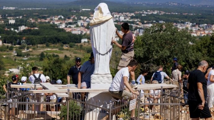 Medjugorje, profanata statua della Madonna