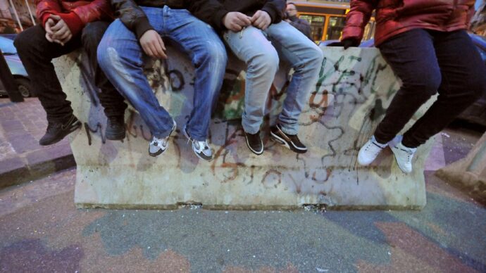 Due gemelli di 14 anni spogliati e aggrediti