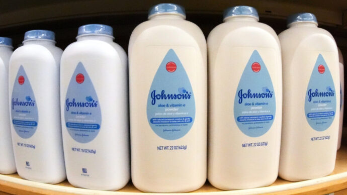 Johnson&Johnson pagherà 5,5 miliardi di dollari per chiudere le cause sul talco cancerogeno
