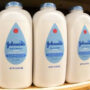 Copertina di Johnson&Johnson pagherà 5,5 miliardi di dollari per chiudere le cause sul talco cancerogeno